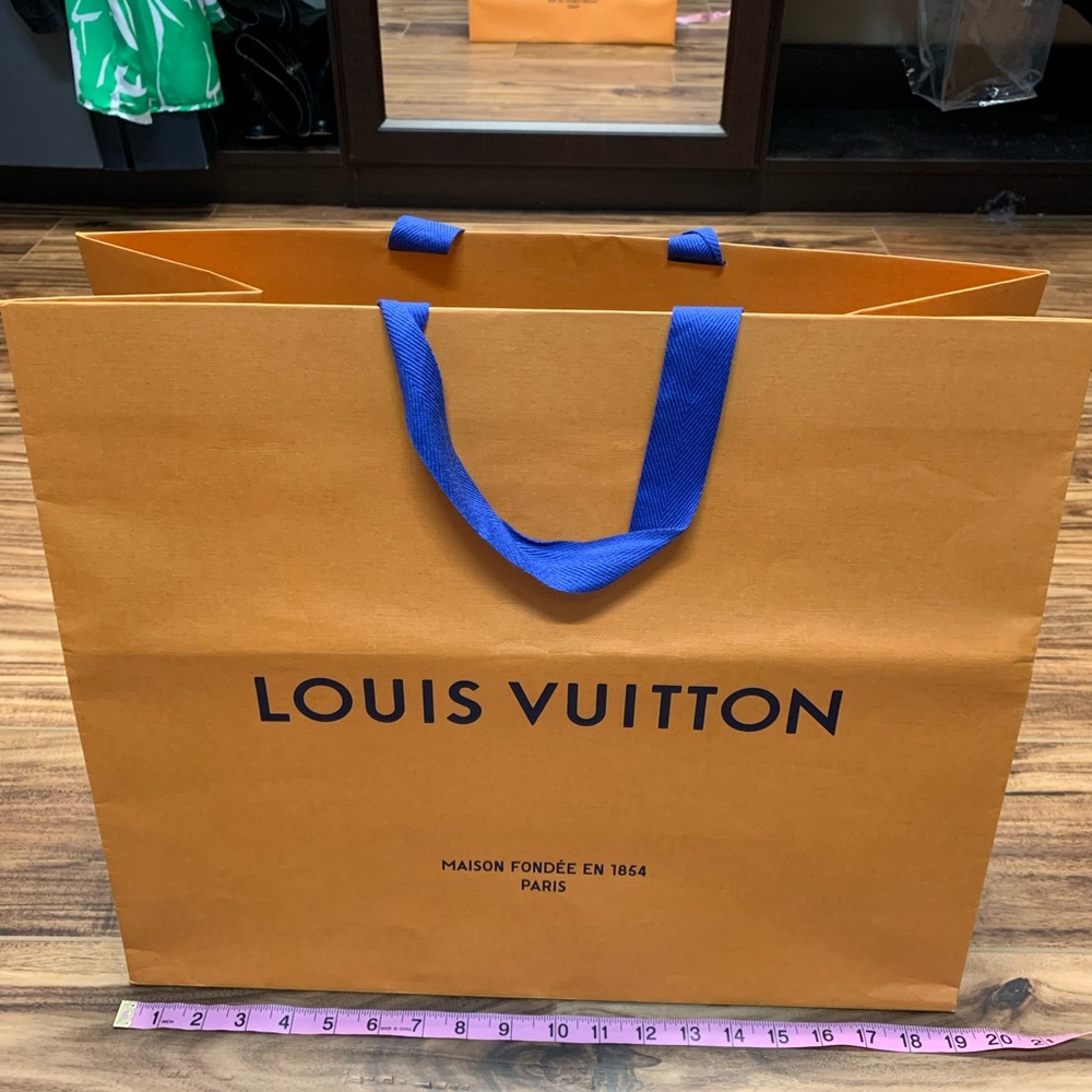 - Louis Vuitton Large shopping bag